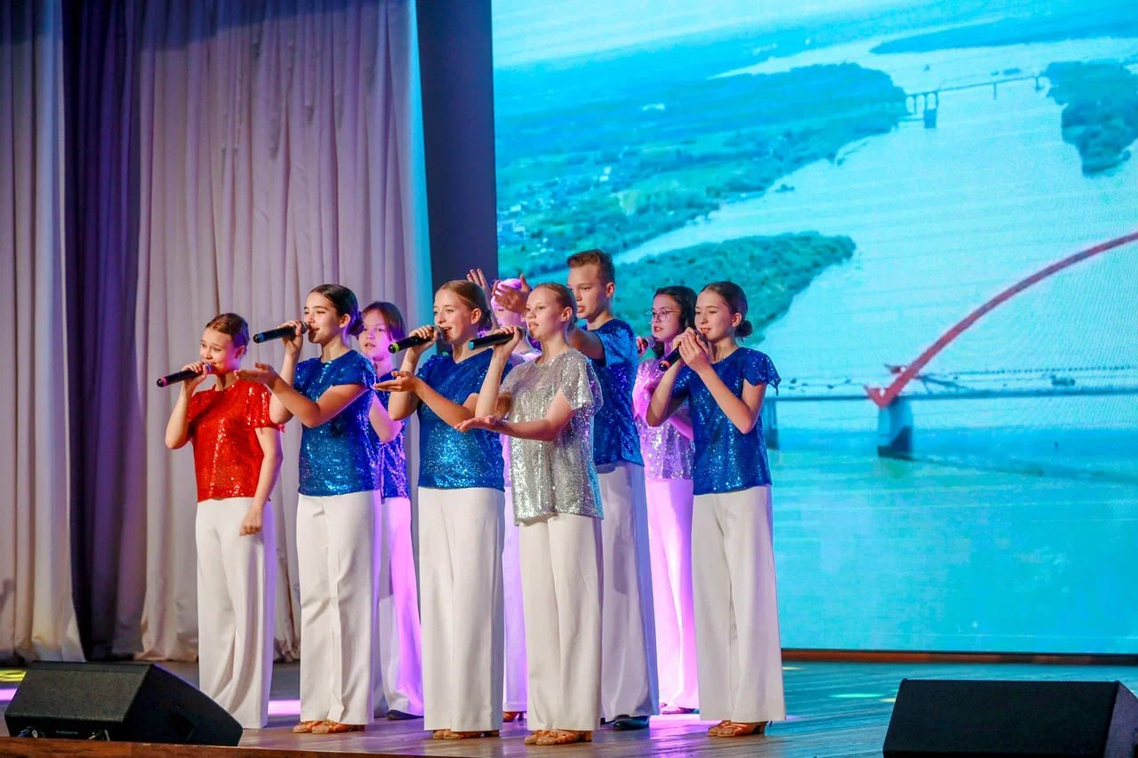 128 педагогов Новосибирска получили ведомственные награды 128 педагогов Новосибирска получили ведомственные награды