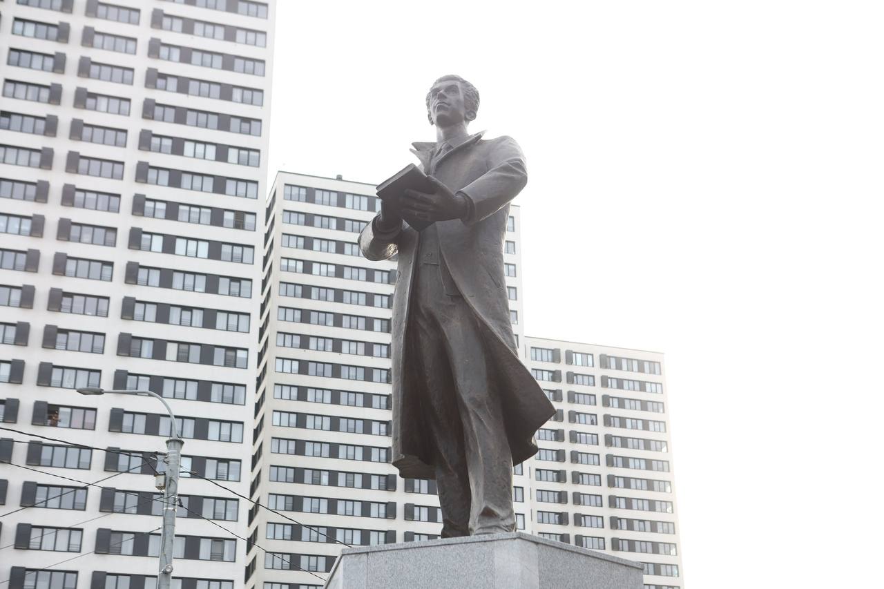 Максим Кудрявцев: Сегодня в Новосибирске открыли сквер и памятник Георгию Павловичу Лыщинскому — основателю НЭТИ, педагогу и учёному, с которого началась история НГТУ