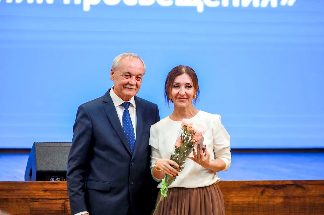 128 педагогов Новосибирска получили ведомственные награды 128 педагогов Новосибирска получили ведомственные награды