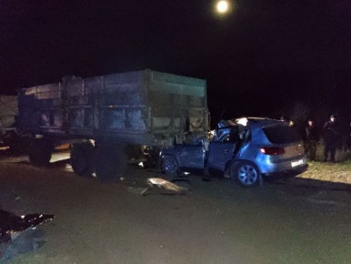 Легковой автомобиль столкнулся с трактором с прицепом на трассе К-17Р в Краснозерском районе Новосибирской области