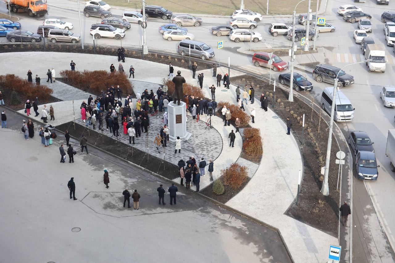 Максим Кудрявцев: Сегодня в Новосибирске открыли сквер и памятник Георгию Павловичу Лыщинскому — основателю НЭТИ, педагогу и учёному, с которого началась история НГТУ Максим Кудрявцев: Сегодня в Новосибирске открыли сквер и памятник Георгию Павловичу Лыщинскому — основателю НЭТИ, педагогу и учёному, с которого началась история НГТУ