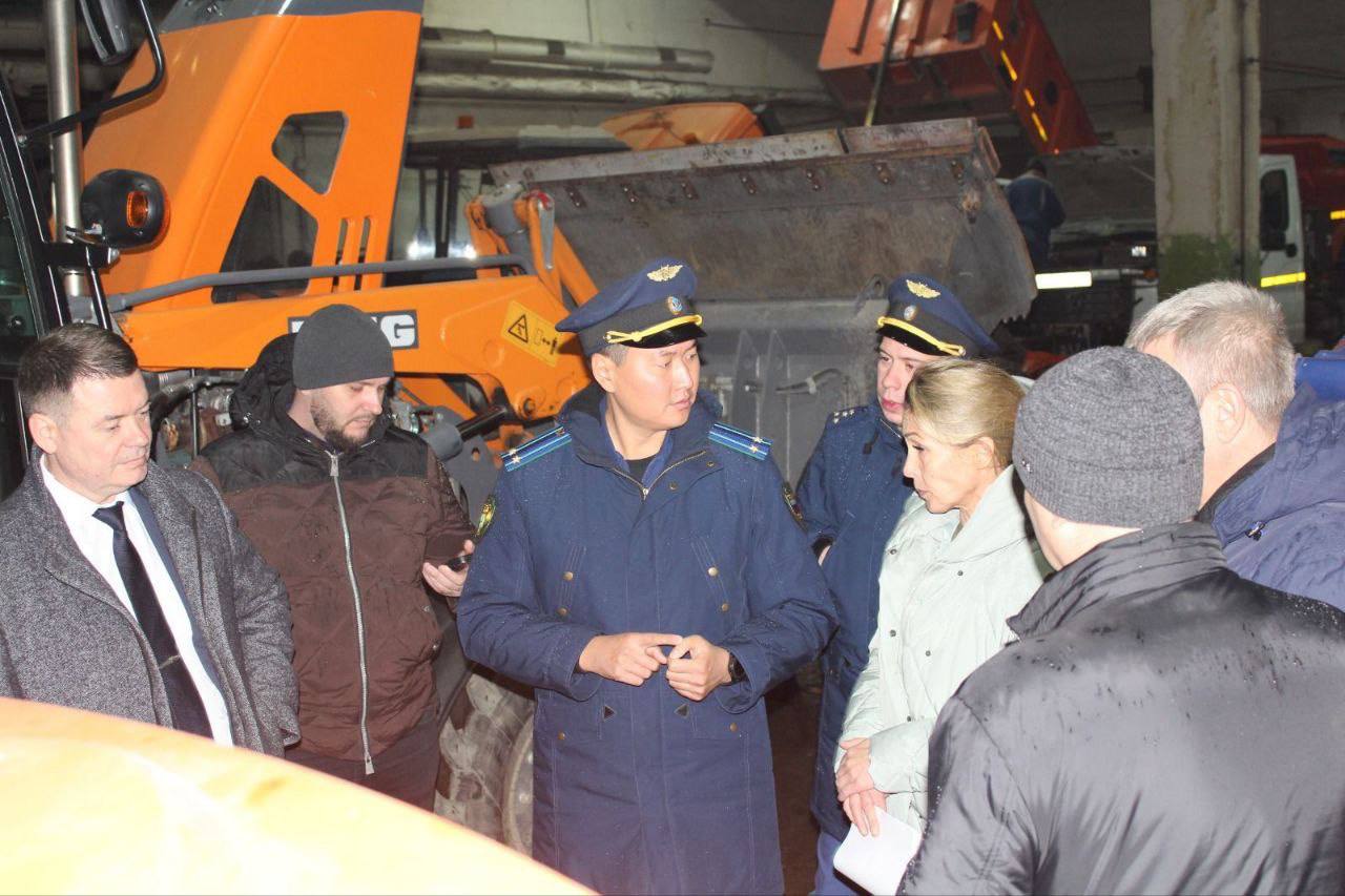 На контроле прокуратуры находится вопрос текущего содержания дорог и подготовки дорожных служб к работе в зимний период На контроле прокуратуры находится вопрос текущего содержания дорог и подготовки дорожных служб к работе в зимний период