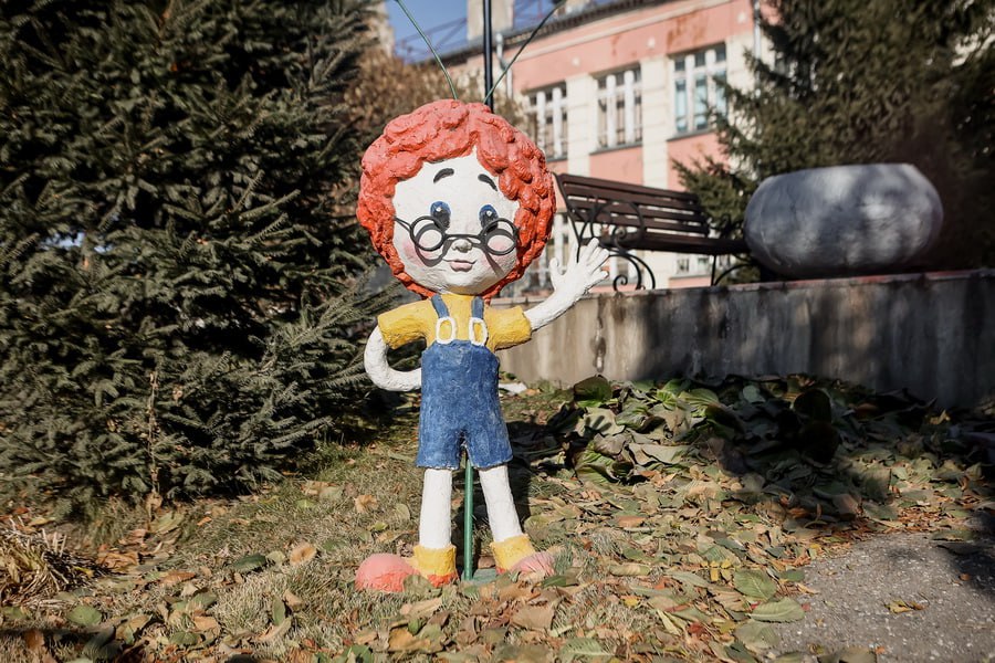 Историческая школа с Городовичком: репортаж из уникального здания на Инской Историческая школа с Городовичком: репортаж из уникального здания на Инской