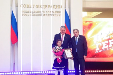 Школьницу из Новосибирской области наградили за спасение жизней