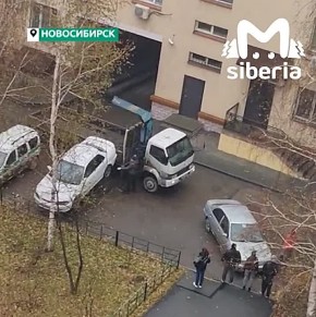 Слипшиеся в Новосибирске машинки разлучили