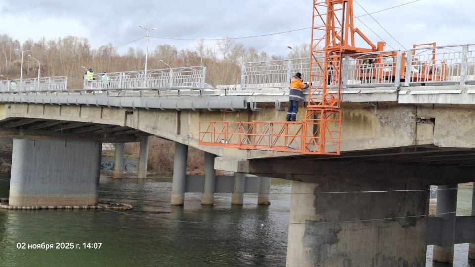 Движение по мосту через реку Иню на Бердском шоссе открыто полностью Движение по мосту через реку Иню на Бердском шоссе открыто полностью