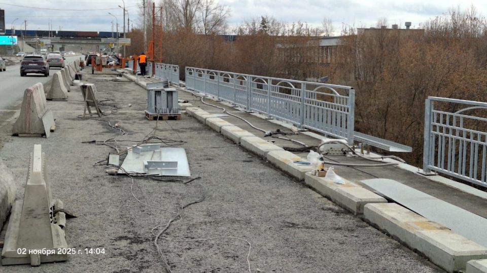 Движение по мосту через реку Иню на Бердском шоссе открыто полностью Движение по мосту через реку Иню на Бердском шоссе открыто полностью