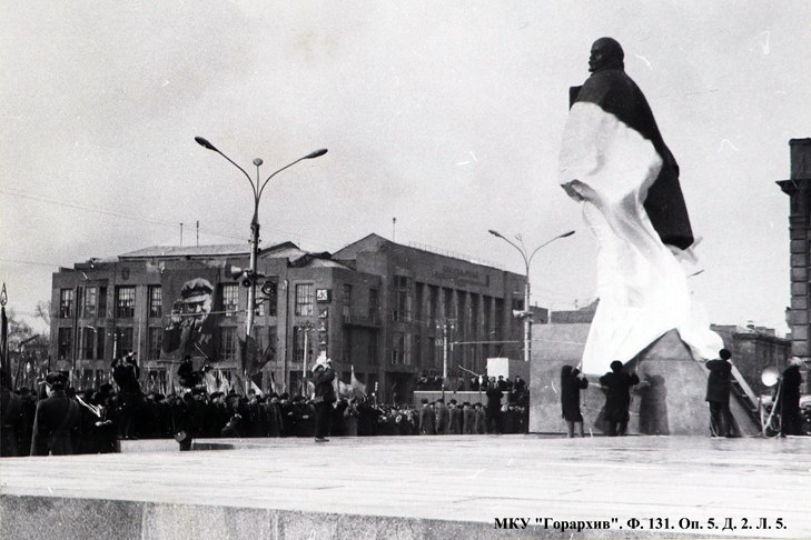 Через 55 лет опубликованы фото с открытия памятника Ленину в Новосибирске