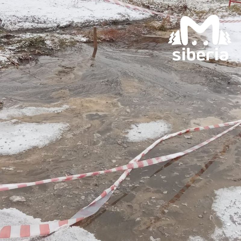 Коммунальная река потекла по Первомайке в Новосибирске