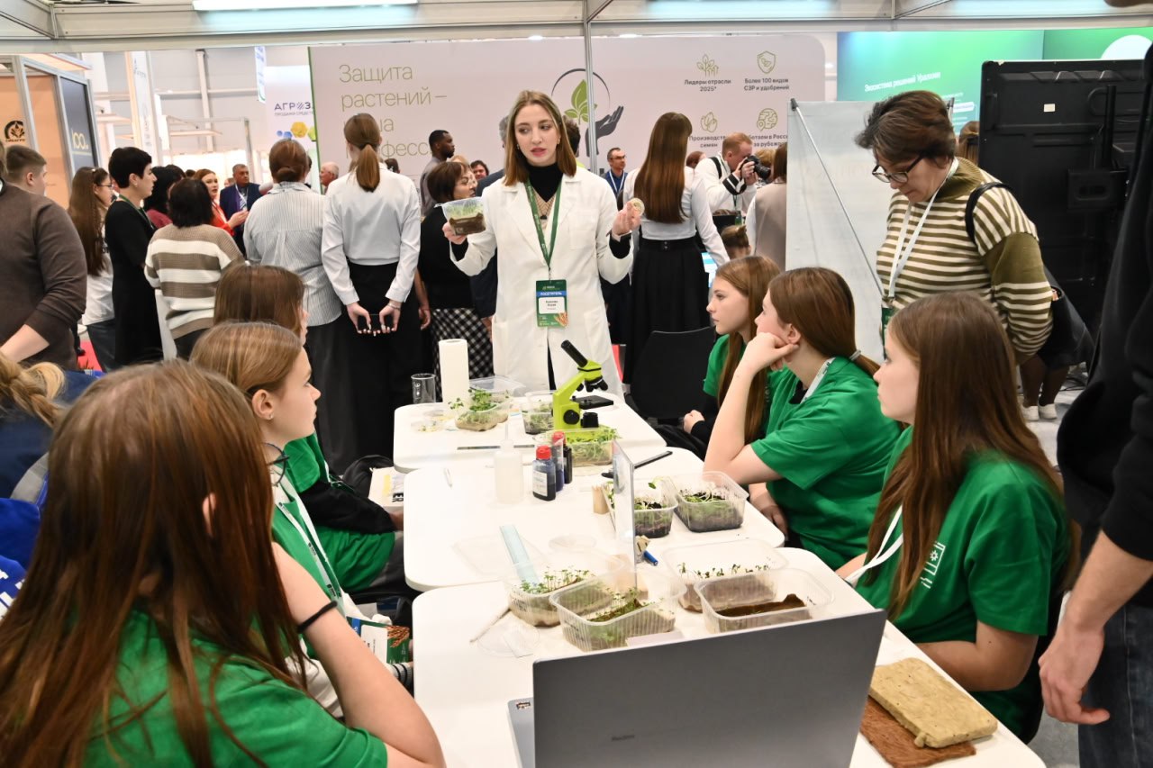 Губернатор Андрей Травников приветствовал участников VIII Агропродовольственного форума «Сибирь – житница России» Губернатор Андрей Травников приветствовал участников VIII Агропродовольственного форума «Сибирь – житница России»