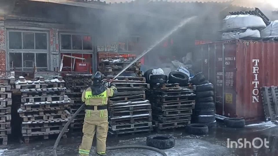 Еще кадры с пожара в Бердске