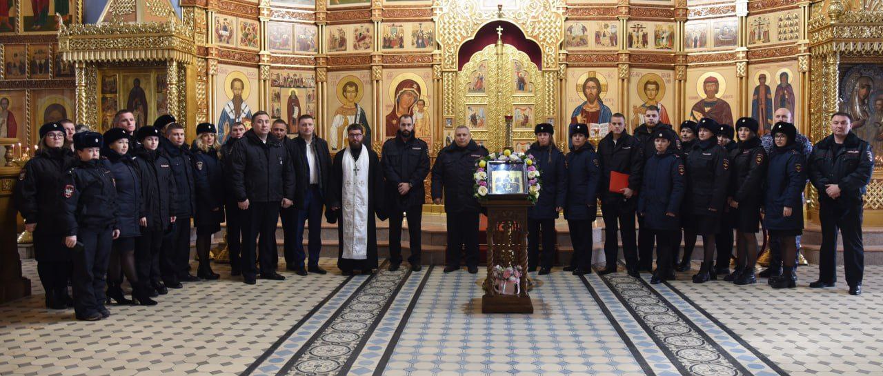 Сотрудники Новосибирского гарнизона транспортной полиции почтили память коллег, погибших при выполнении служебных обязанностей Сотрудники Новосибирского гарнизона транспортной полиции почтили память коллег, погибших при выполнении служебных обязанностей