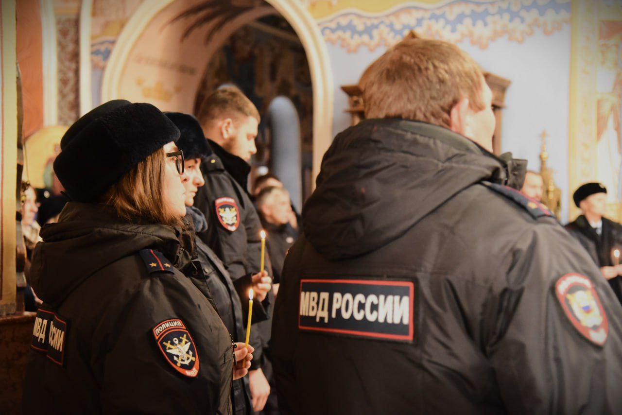 Сотрудники Новосибирского гарнизона транспортной полиции почтили память коллег, погибших при выполнении служебных обязанностей Сотрудники Новосибирского гарнизона транспортной полиции почтили память коллег, погибших при выполнении служебных обязанностей