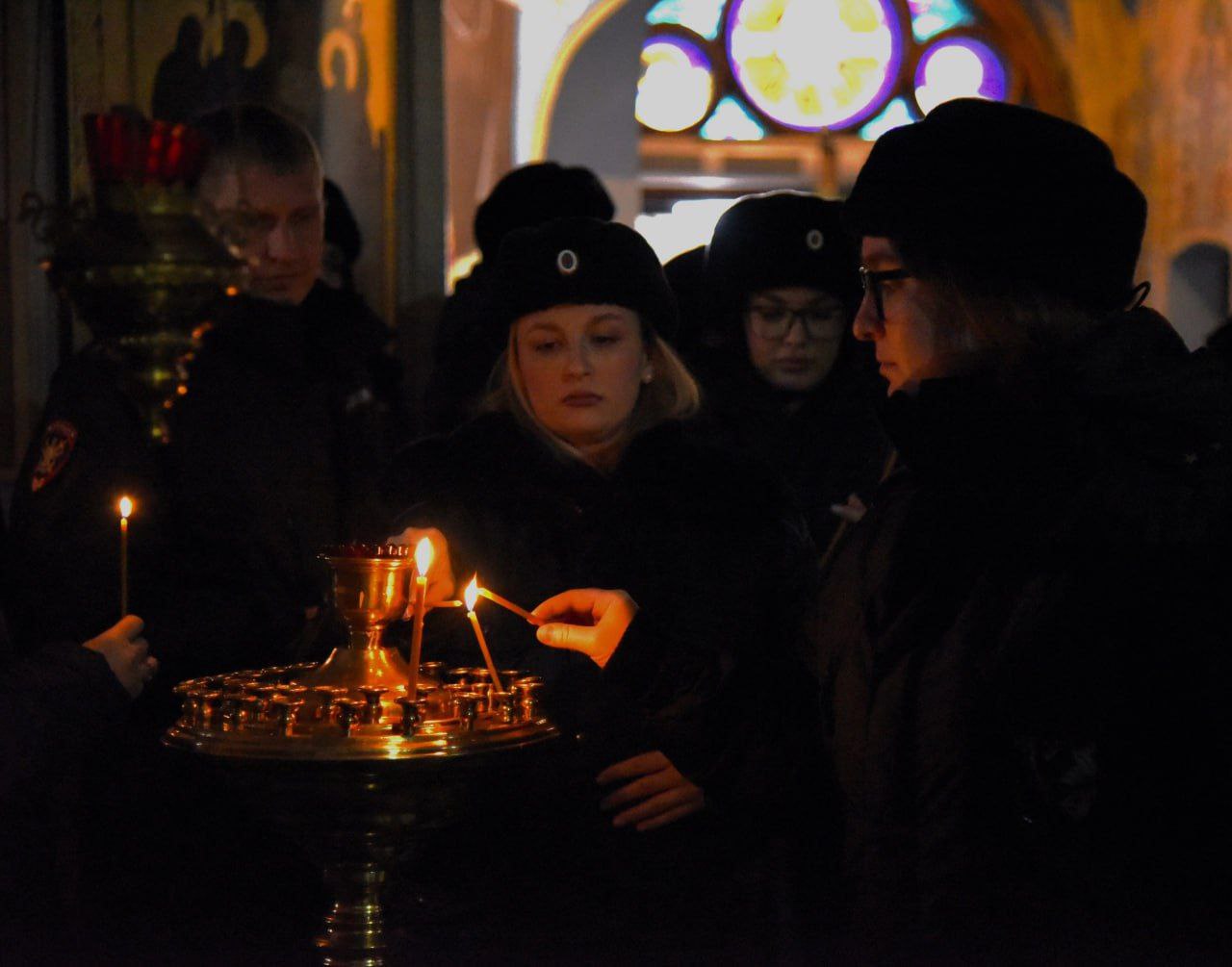 Сотрудники Новосибирского гарнизона транспортной полиции почтили память коллег, погибших при выполнении служебных обязанностей Сотрудники Новосибирского гарнизона транспортной полиции почтили память коллег, погибших при выполнении служебных обязанностей