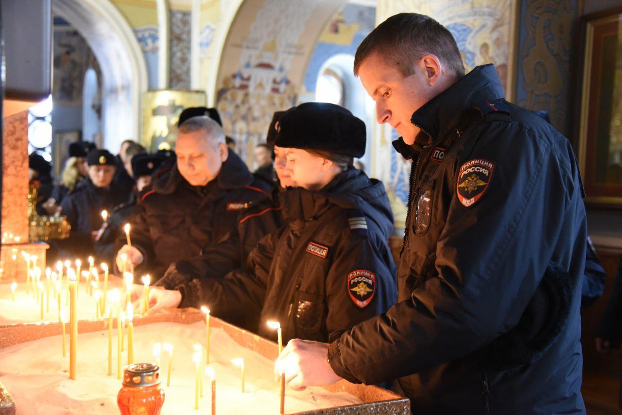 Сотрудники Новосибирского гарнизона транспортной полиции почтили память коллег, погибших при выполнении служебных обязанностей Сотрудники Новосибирского гарнизона транспортной полиции почтили память коллег, погибших при выполнении служебных обязанностей