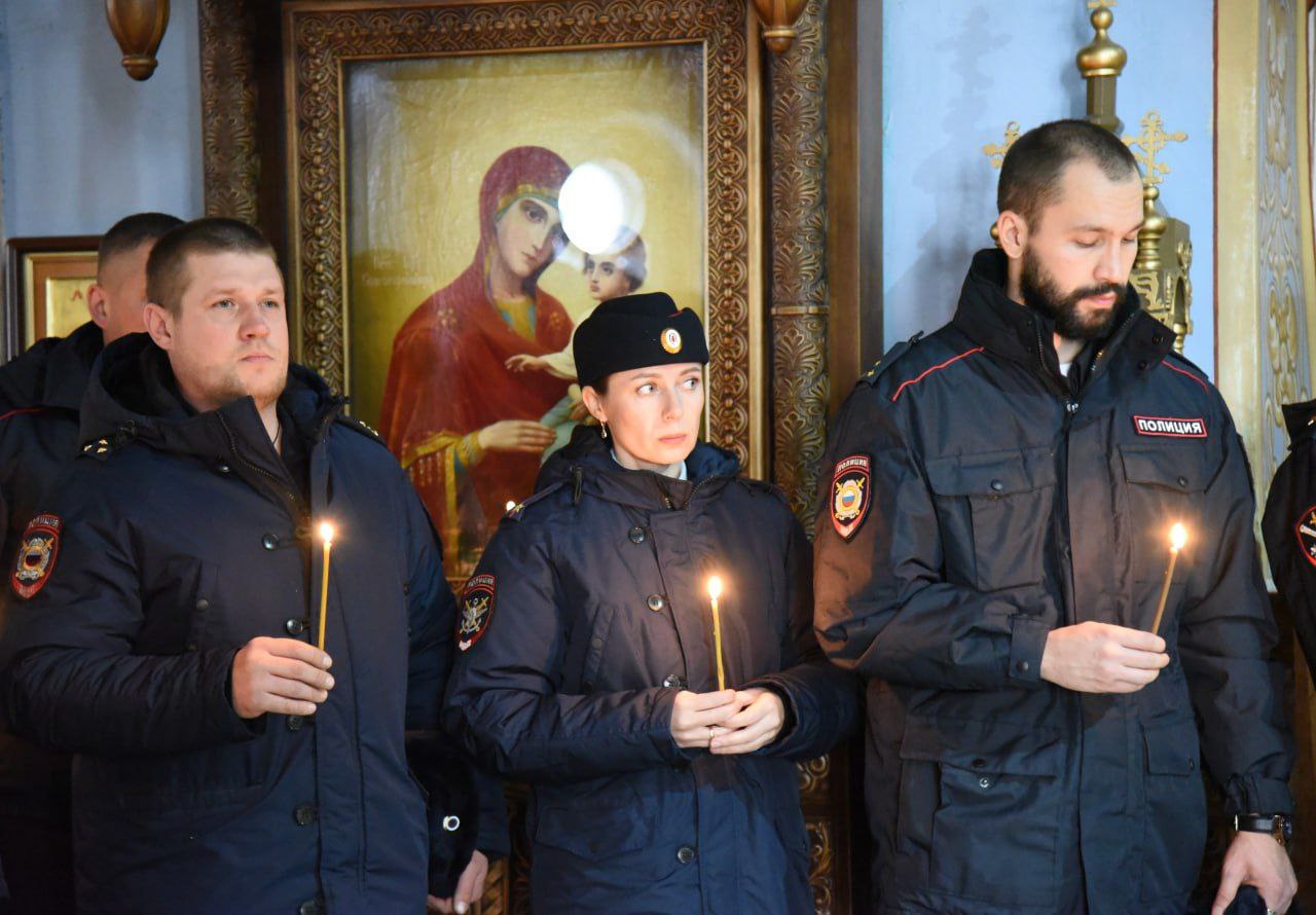 Сотрудники Новосибирского гарнизона транспортной полиции почтили память коллег, погибших при выполнении служебных обязанностей Сотрудники Новосибирского гарнизона транспортной полиции почтили память коллег, погибших при выполнении служебных обязанностей