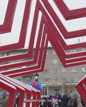 Сквер с фонарями-музыкантами открыли в Новосибирске