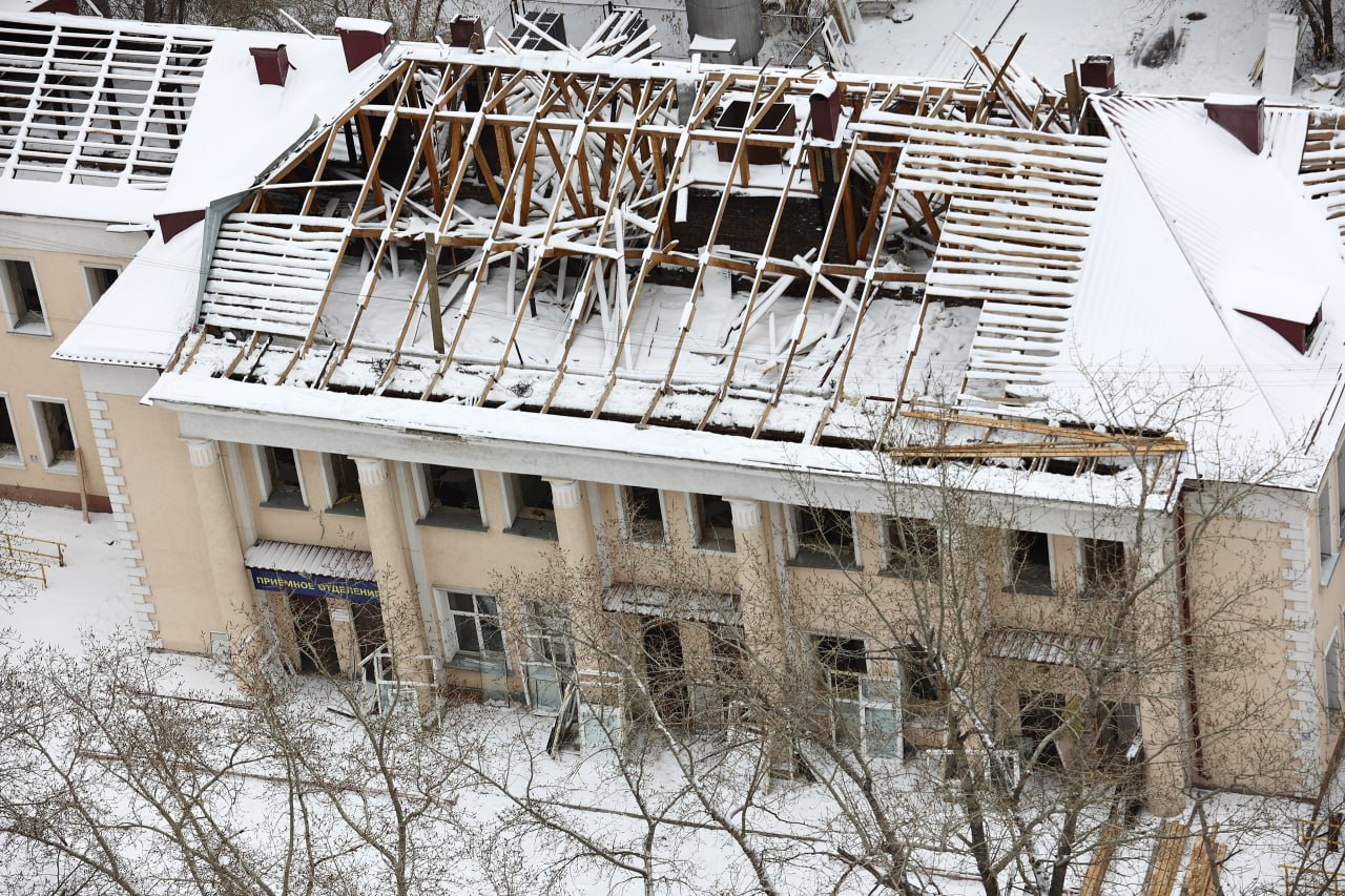 Здание инфекционной больницы начали сносить в Новосибирске