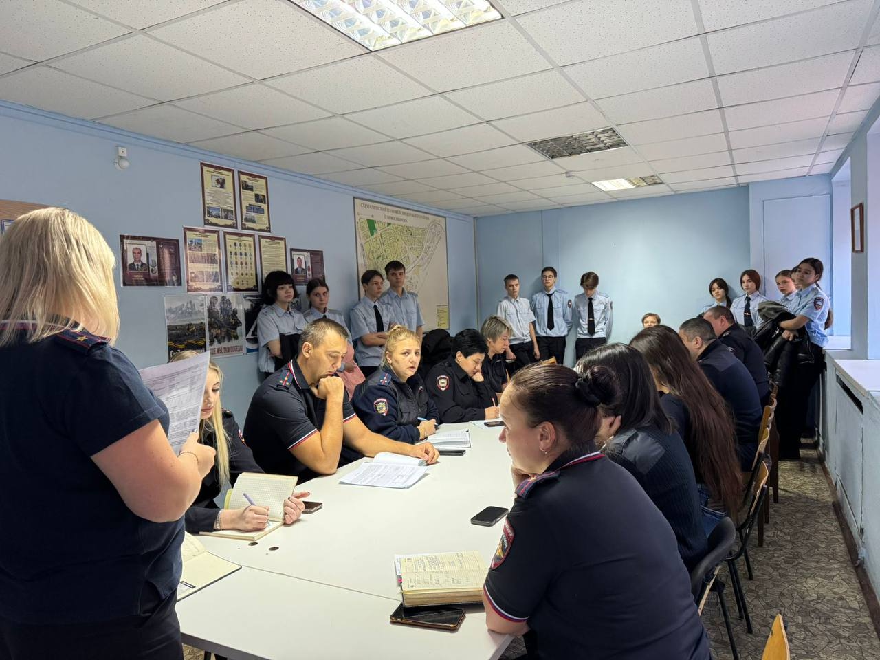В Новосибирске старшеклассникам провели экскурсию в отделе полиции В Новосибирске старшеклассникам провели экскурсию в отделе полиции