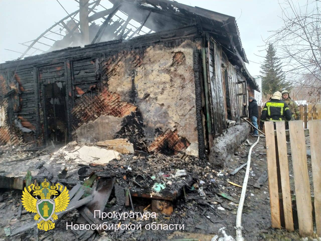 Прокуратура контролирует ход и результаты расследования уголовного дела, возбужденного по факту гибели малолетнего ребенка в результате пожара в частном доме в с. Улыбино Новосибирской области