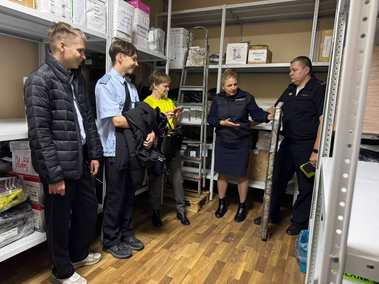 В Новосибирске старшеклассникам провели экскурсию в отделе полиции В Новосибирске старшеклассникам провели экскурсию в отделе полиции