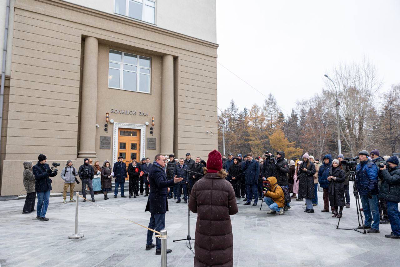 В преддверии 70-летия Новосибирской государственной консерватории имени М.И. Глинки на территории вуза создано новое культурное пространство В преддверии 70-летия Новосибирской государственной консерватории имени М.И. Глинки на территории вуза создано новое культурное пространство