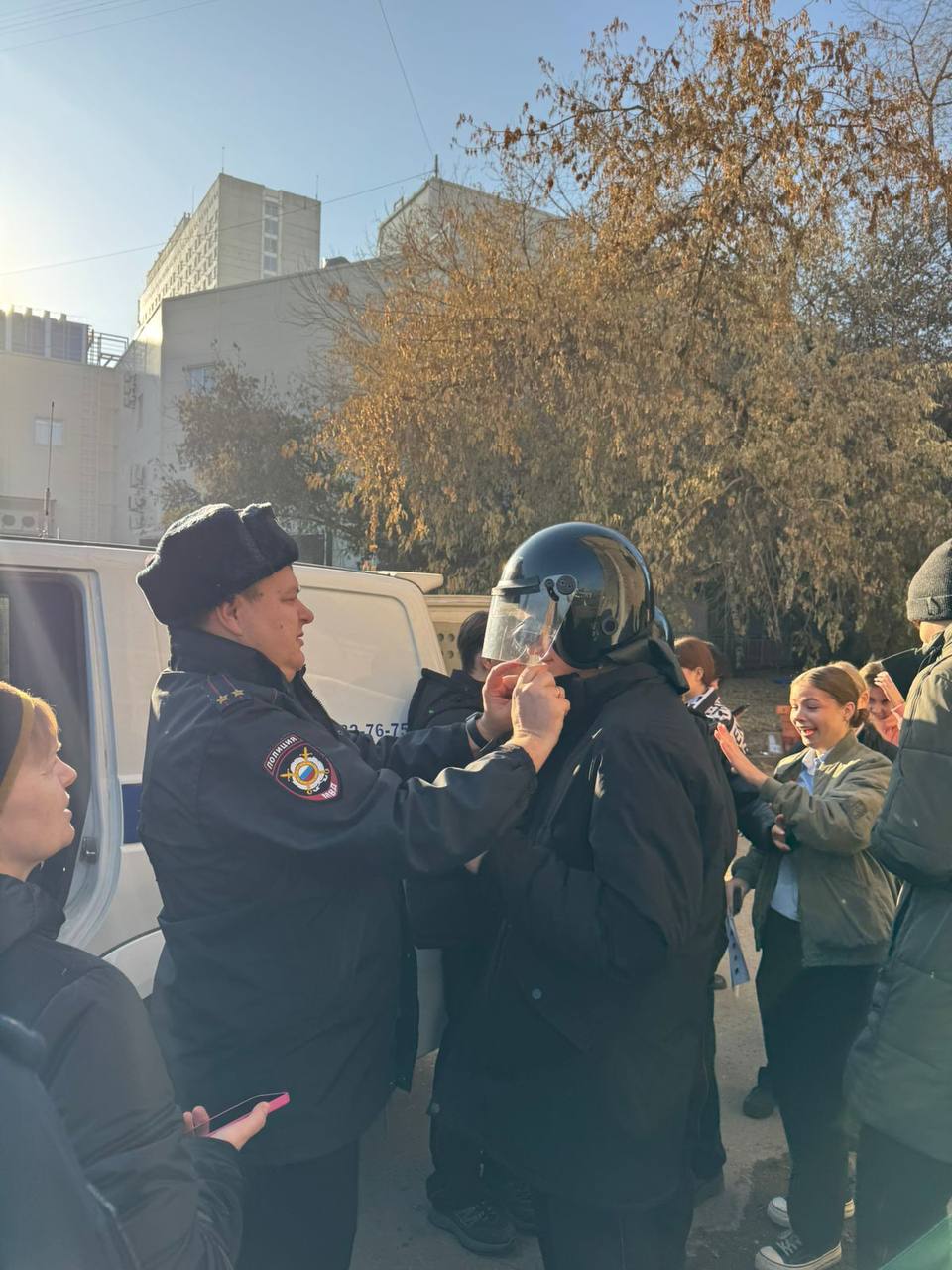 В Новосибирске старшеклассникам провели экскурсию в отделе полиции В Новосибирске старшеклассникам провели экскурсию в отделе полиции