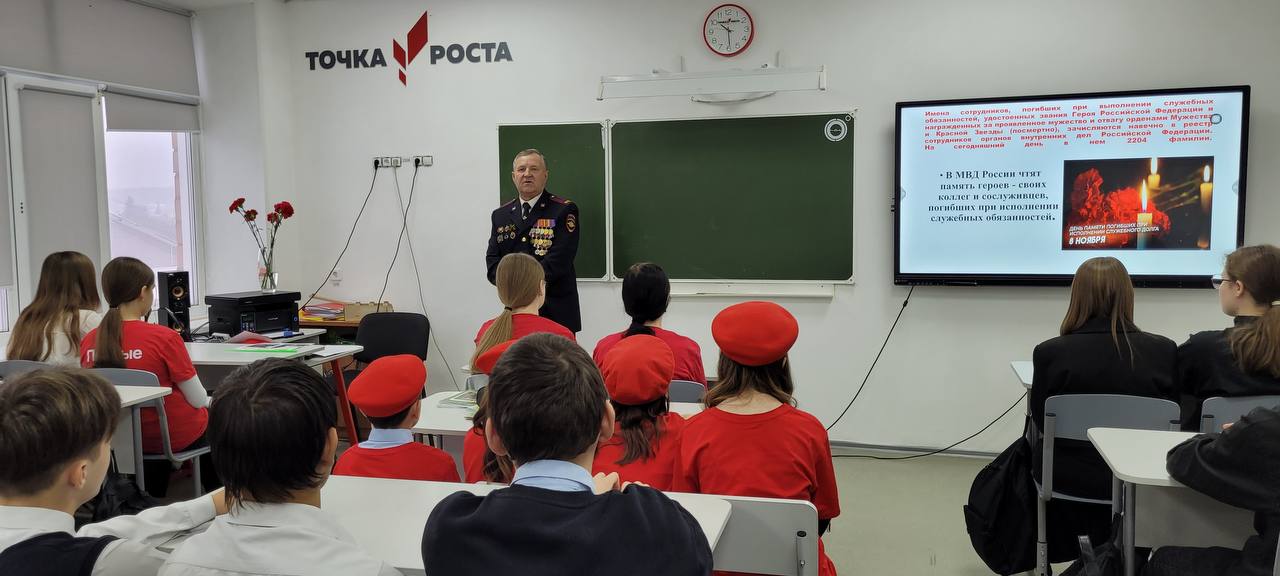 Накануне Дня памяти сотрудников органов внутренних дел, погибших при исполнении служебных обязанностей, ветеран МВД, бывший начальник ОВД по Маслянинскому району, а в настоящее время начальник управления городским поселением... Накануне Дня памяти сотрудников органов внутренних дел, погибших при исполнении служебных обязанностей, ветеран МВД, бывший начальник ОВД по Маслянинскому району, а в настоящее время начальник управления городским поселением...