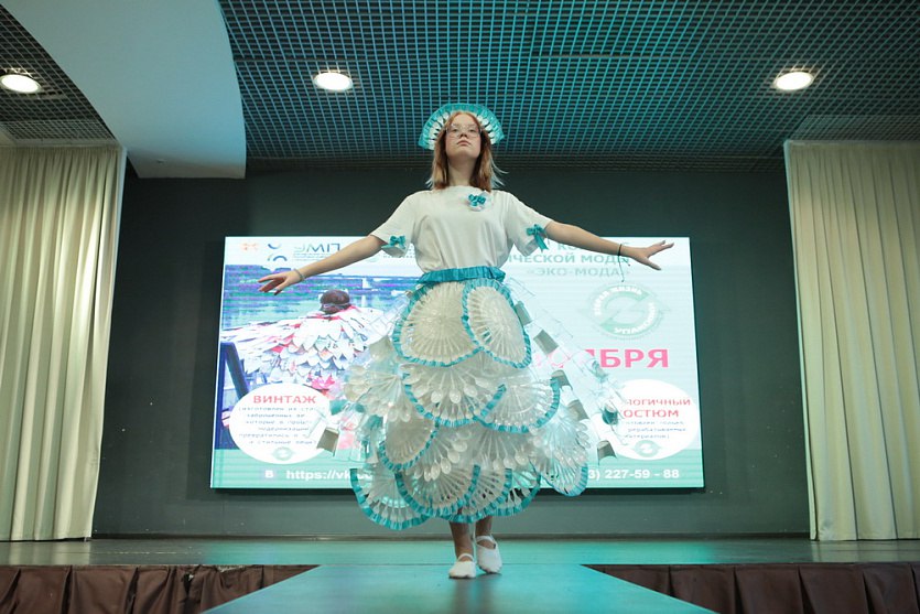 Стильные наряды из бумаги и одноразовой посуды покажут на «Эко-моде»