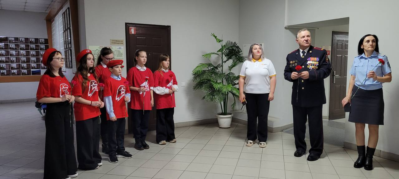 Накануне Дня памяти сотрудников органов внутренних дел, погибших при исполнении служебных обязанностей, ветеран МВД, бывший начальник ОВД по Маслянинскому району, а в настоящее время начальник управления городским поселением... Накануне Дня памяти сотрудников органов внутренних дел, погибших при исполнении служебных обязанностей, ветеран МВД, бывший начальник ОВД по Маслянинскому району, а в настоящее время начальник управления городским поселением...