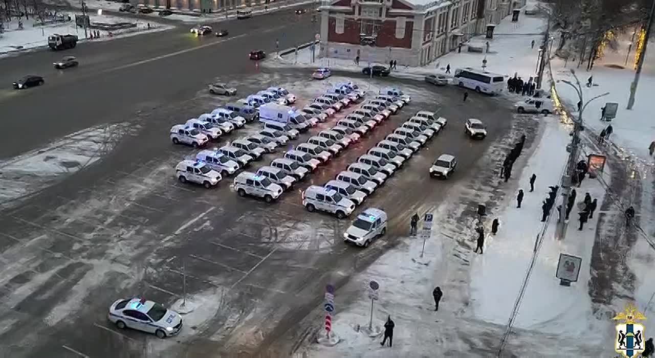 В Новосибирске состоялась торжественная церемония вручения ключей от новых служебных автомобилей подразделениям Главного управления и территориальным отделам полиции Новосибирской области