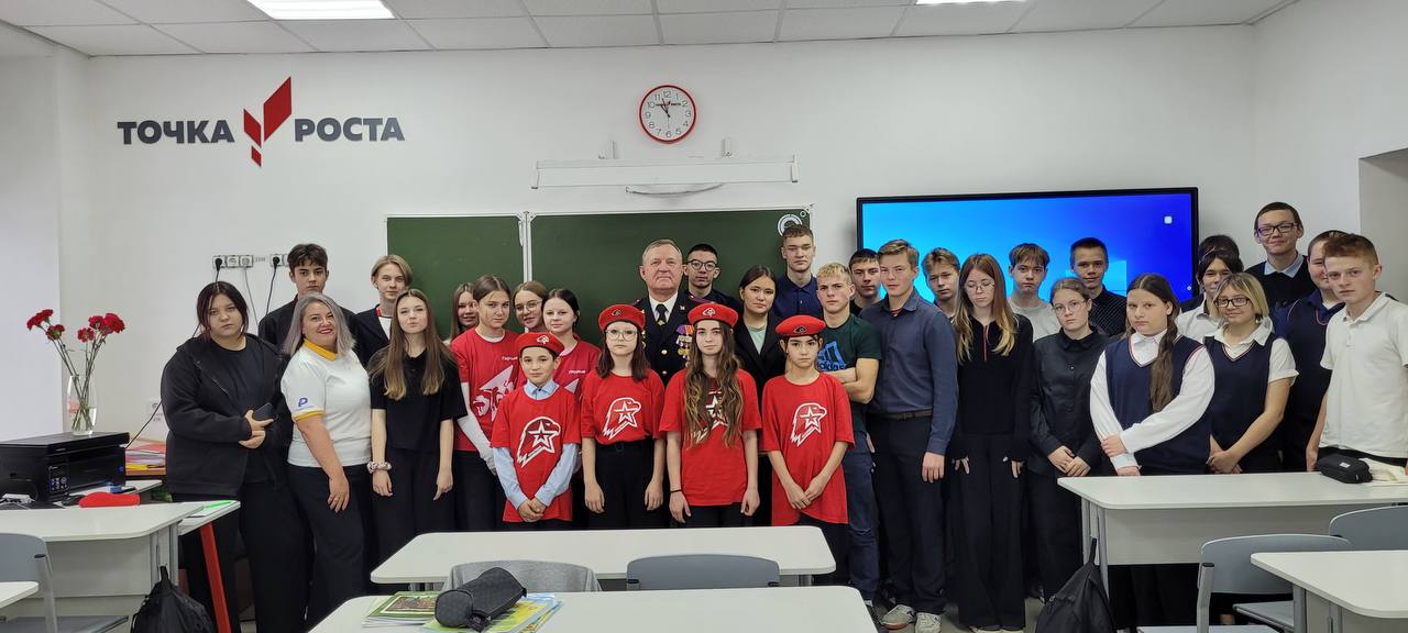 Накануне Дня памяти сотрудников органов внутренних дел, погибших при исполнении служебных обязанностей, ветеран МВД, бывший начальник ОВД по Маслянинскому району, а в настоящее время начальник управления городским поселением... Накануне Дня памяти сотрудников органов внутренних дел, погибших при исполнении служебных обязанностей, ветеран МВД, бывший начальник ОВД по Маслянинскому району, а в настоящее время начальник управления городским поселением...