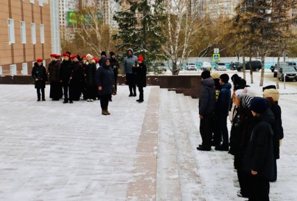 Школьники почтили память сотрудников органов внутренних дел, погибших при исполнении служебного долга