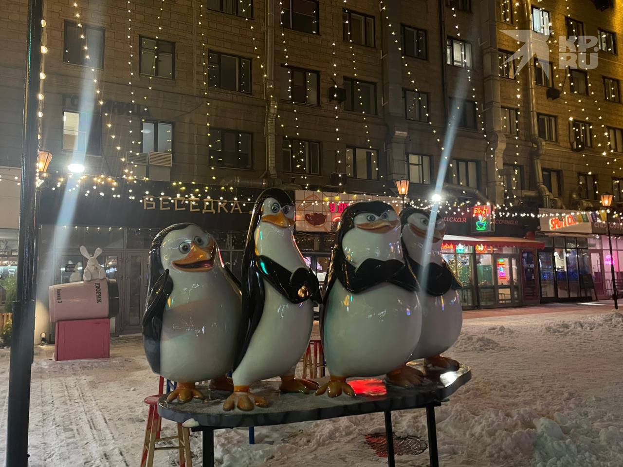 В Новосибирске уже начали украшать улицы к Новому году В Новосибирске уже начали украшать улицы к Новому году