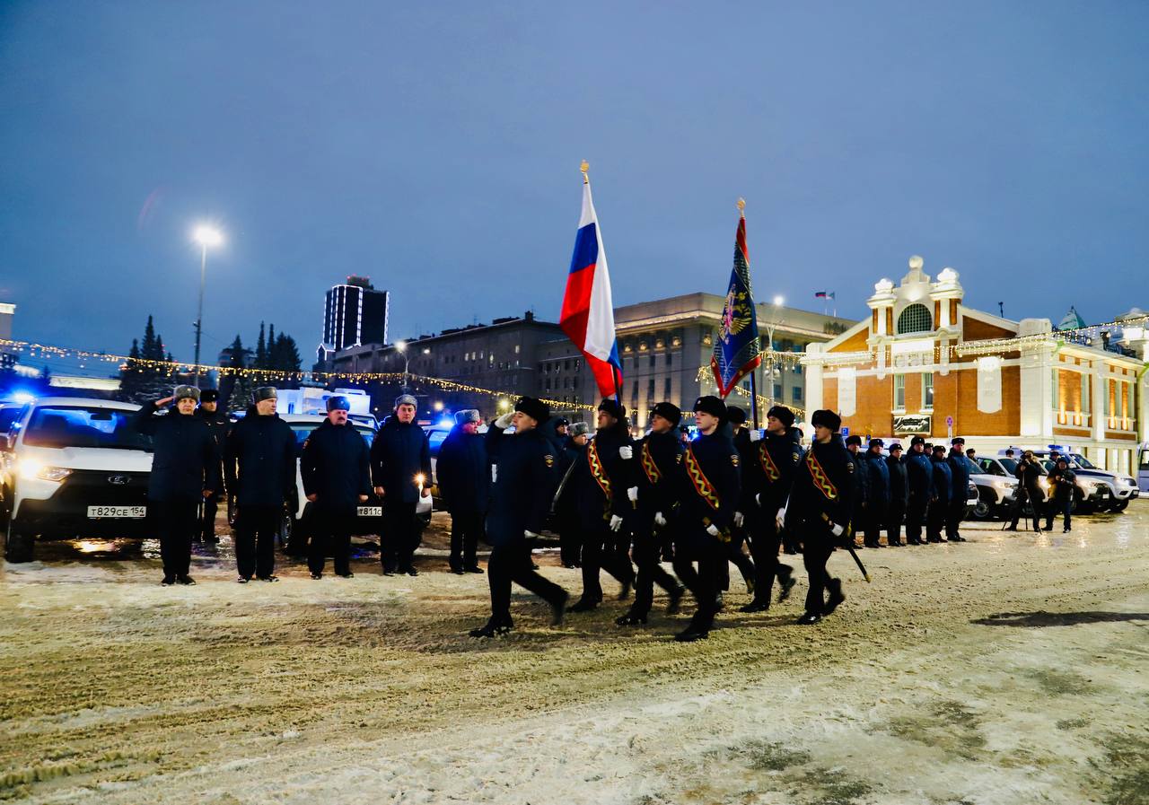 В Новосибирске состоялась торжественная церемония вручения ключей от новых служебных автомобилей подразделениям Главного управления и территориальным отделам полиции Новосибирской области В Новосибирске состоялась торжественная церемония вручения ключей от новых служебных автомобилей подразделениям Главного управления и территориальным отделам полиции Новосибирской области