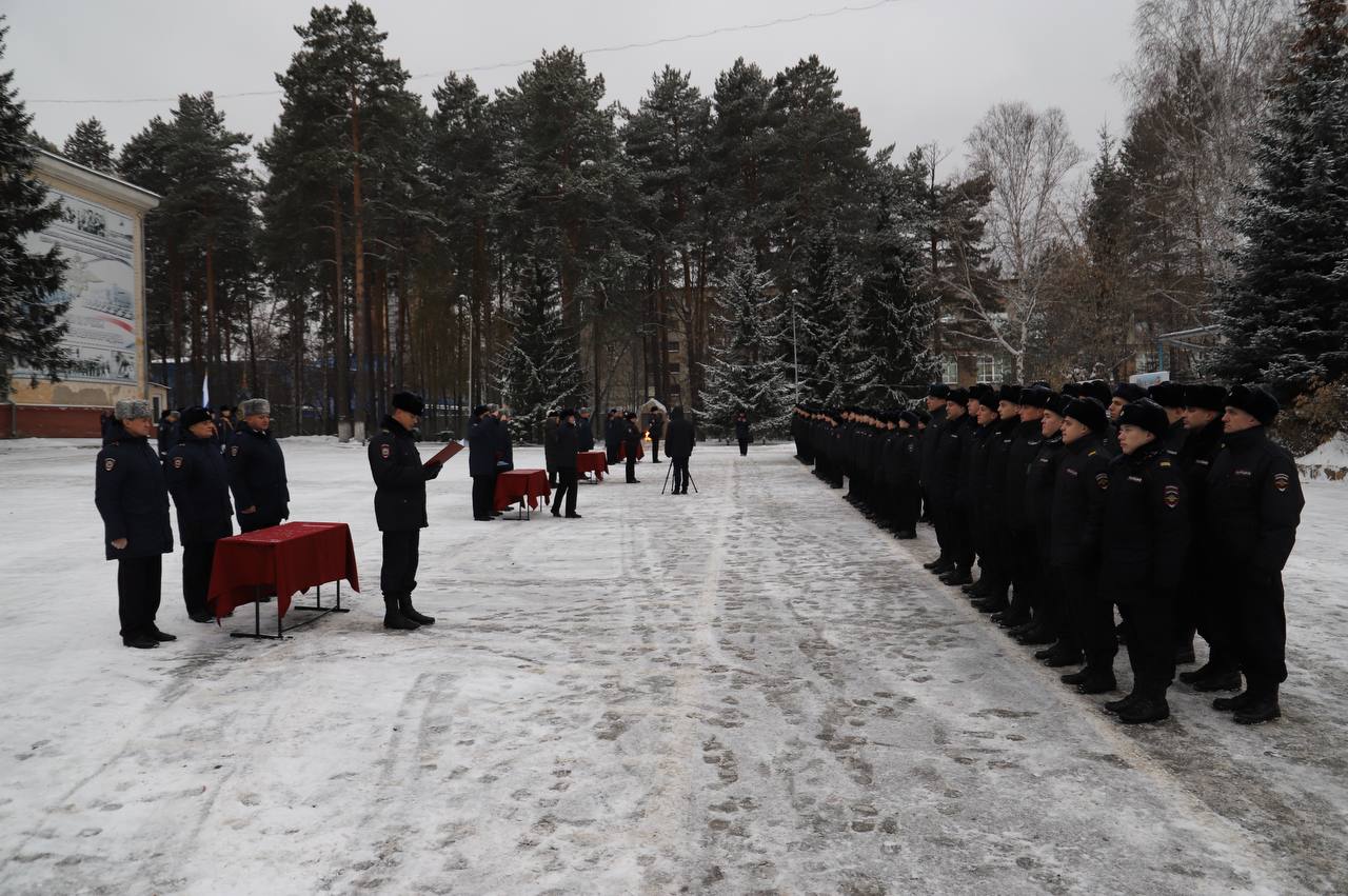 В преддверии Дня сотрудника органов внутренних дел Российской Федерации в Центре профессиональной подготовки сотрудники полиции принесли Присягу В преддверии Дня сотрудника органов внутренних дел Российской Федерации в Центре профессиональной подготовки сотрудники полиции принесли Присягу