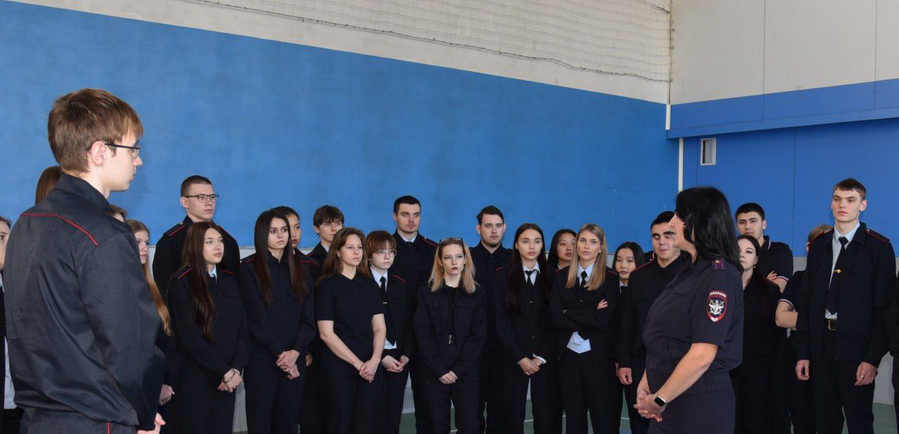 В рамках всероссийской акции #БудьвФорме транспортные полицейские Сибири провели профориентационную встречу со студентами В рамках всероссийской акции #БудьвФорме транспортные полицейские Сибири провели профориентационную встречу со студентами