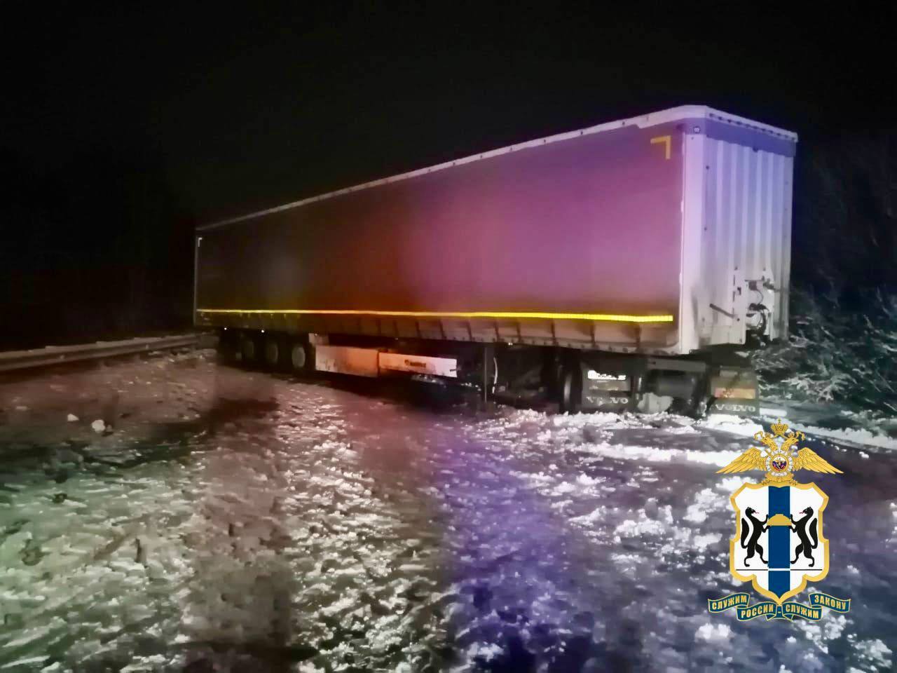 Шесть человек погибли в аварии на трассе Новосибирск-Кемерово Шесть человек погибли в аварии на трассе Новосибирск-Кемерово