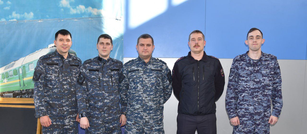 В рамках всероссийской акции #БудьвФорме транспортные полицейские Сибири провели профориентационную встречу со студентами В рамках всероссийской акции #БудьвФорме транспортные полицейские Сибири провели профориентационную встречу со студентами