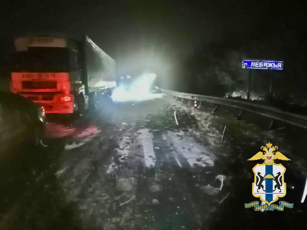 Шесть человек погибли в аварии на трассе Новосибирск-Кемерово Шесть человек погибли в аварии на трассе Новосибирск-Кемерово