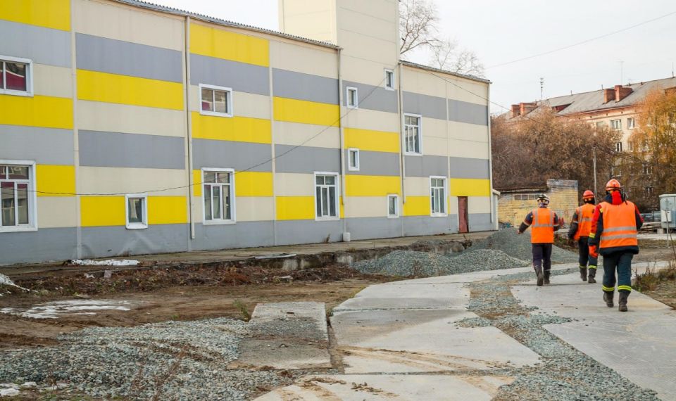 Долгострой со спортзалом у лицея №22 в Новосибирске завершат по КРТ