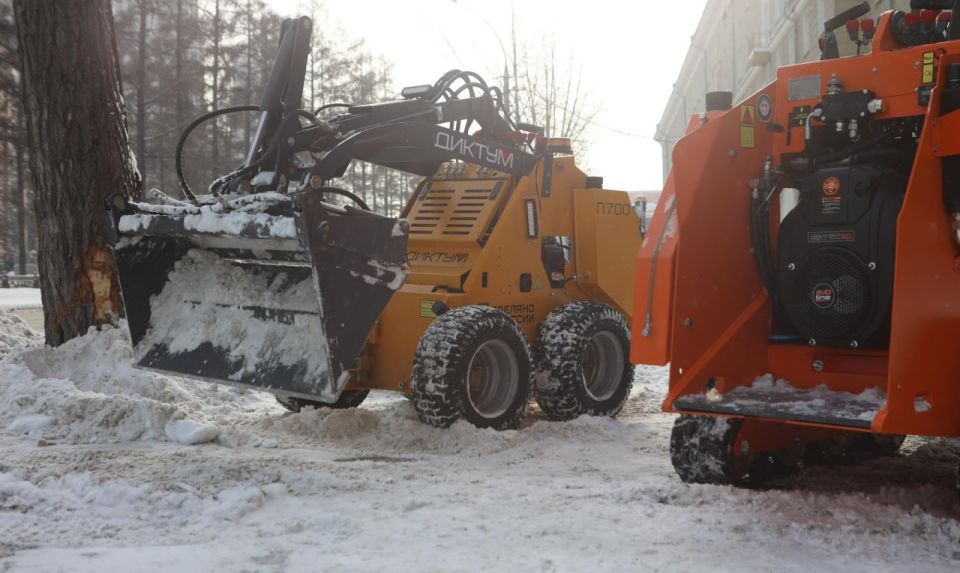 Мэр Кудрявцев потребовал расчистить тротуары и лестницы в Новосибирске