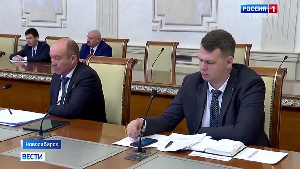 Андрей Травников поручил усилить контроль за содержанием новых парков и скверов в Новосибирской области