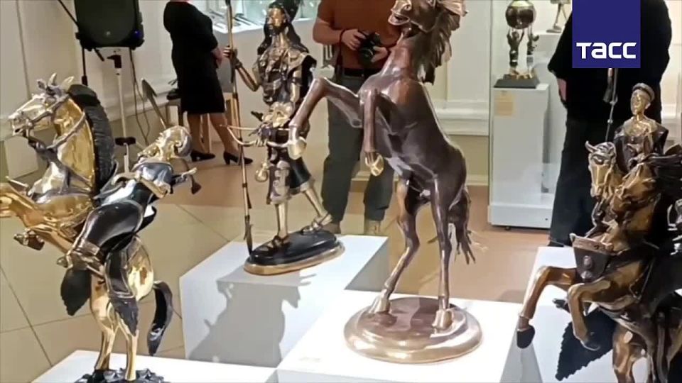 Выставка о художественном наследии Буркина-Фасо впервые в РФ открылась в Новосибирском государственном краеведческом музее