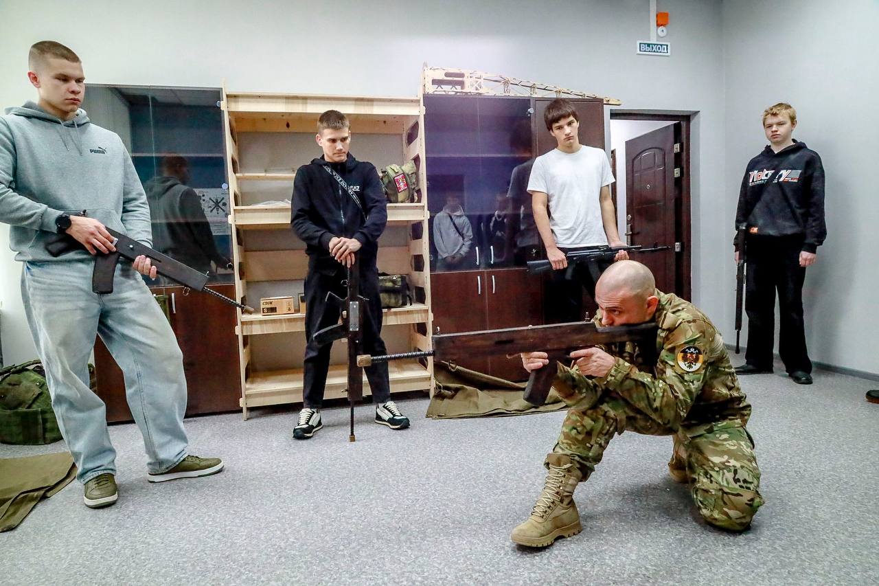 Максим Кудрявцев: Молодёжь Новосибирска изучает тактическую медицину и управление беспилотниками в Городском центре содействия специальной военной операции — важный шаг в патриотическом воспитании Максим Кудрявцев: Молодёжь Новосибирска изучает тактическую медицину и управление беспилотниками в Городском центре содействия специальной военной операции — важный шаг в патриотическом воспитании