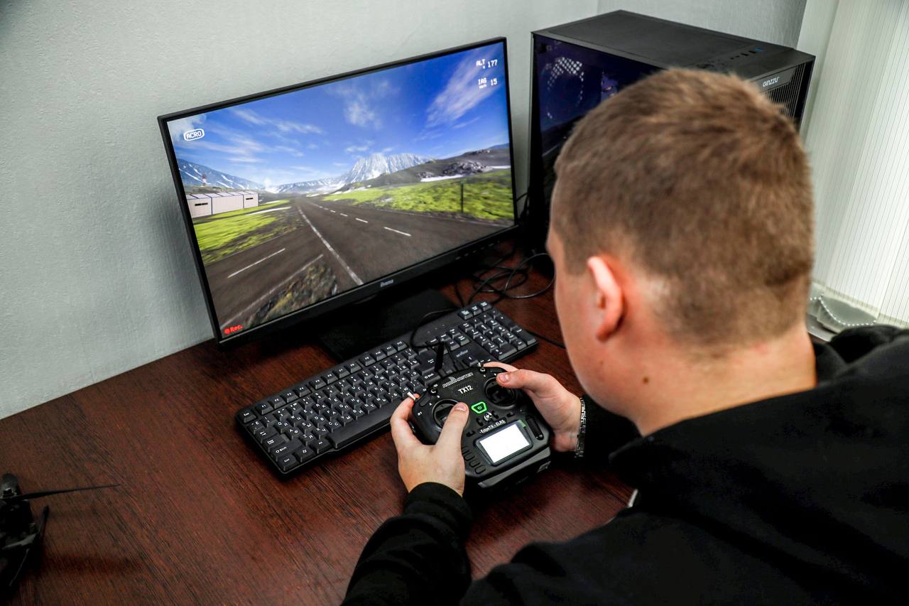 Максим Кудрявцев: Молодёжь Новосибирска изучает тактическую медицину и управление беспилотниками в Городском центре содействия специальной военной операции — важный шаг в патриотическом воспитании Максим Кудрявцев: Молодёжь Новосибирска изучает тактическую медицину и управление беспилотниками в Городском центре содействия специальной военной операции — важный шаг в патриотическом воспитании