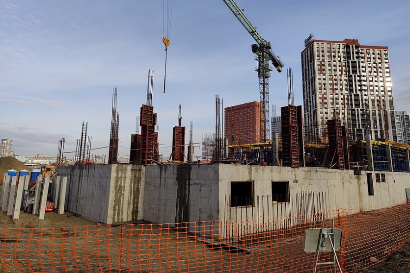 Для двух блоков «ЯШколы» в Новосибирске сделали фундамент Для двух блоков «ЯШколы» в Новосибирске сделали фундамент