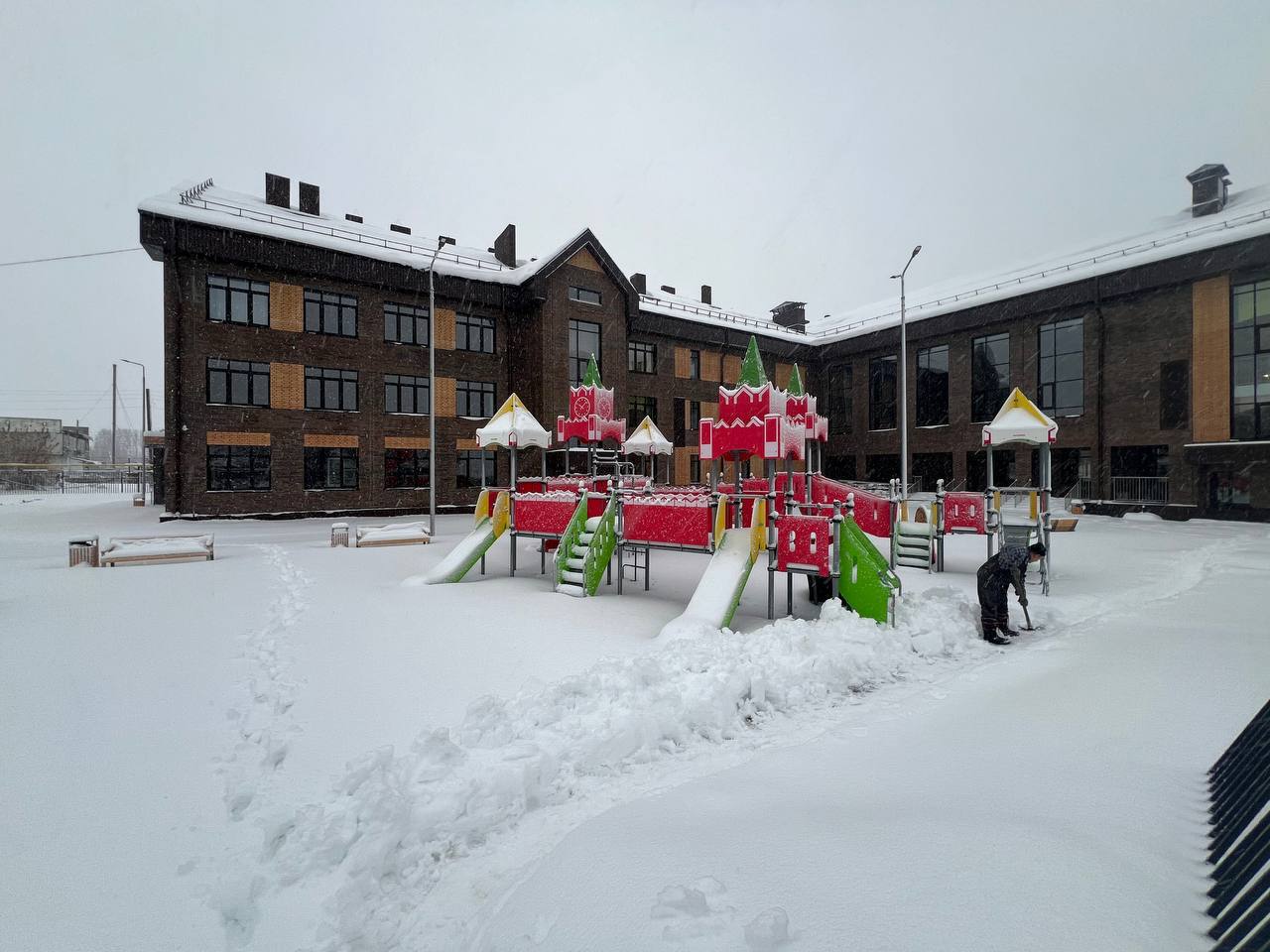 123 Заместитель прокурора Новосибирской области Александр Рудь провел инспектирование введенной в эксплуатацию школы в селе Репьево Тогучинского района 123 Заместитель прокурора Новосибирской области Александр Рудь провел инспектирование введенной в эксплуатацию школы в селе Репьево Тогучинского района