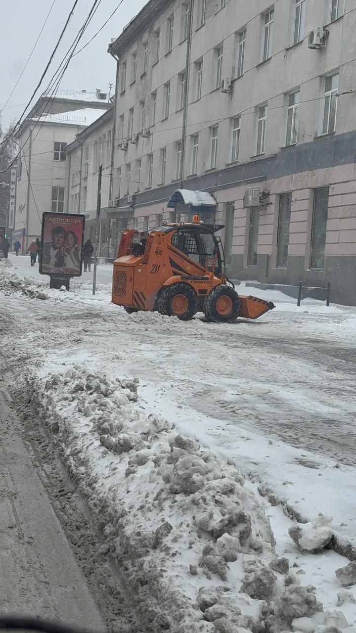 19 тысяч кубометров снега вывезли с улиц Новосибирска за сутки 19 тысяч кубометров снега вывезли с улиц Новосибирска за сутки
