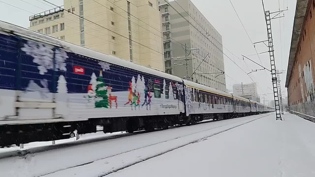 Поезд Деда Мороза заметили в Новосибирске